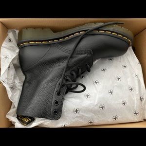 Womens Dr.Martens SZ8